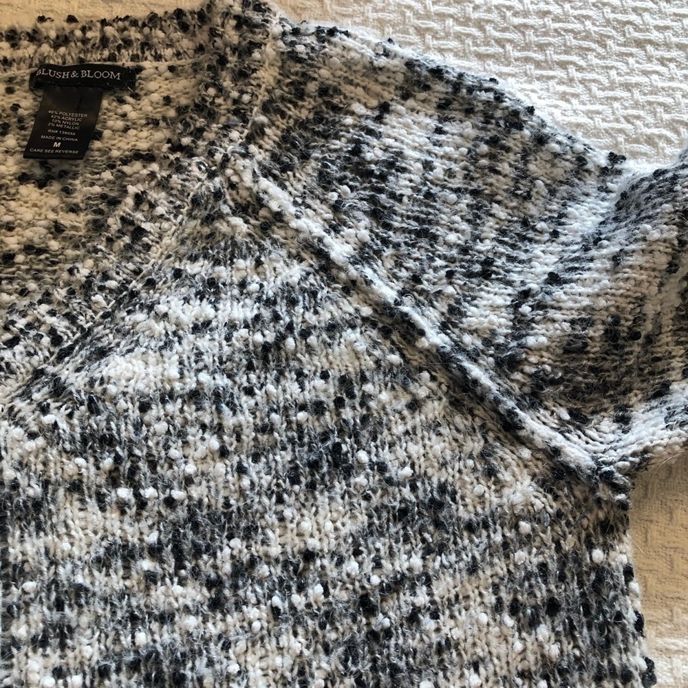 Blush & Bloom Black&White Sweater / v neck / long sleeve/ Black/White /Size: M - Picture 10 of 12